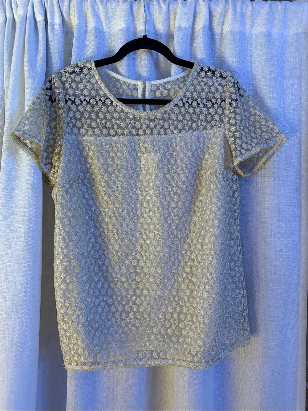 Sara Campbell Cream Floral Lace Short Sleeve Blouse